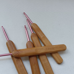 Uncinetto in bamb&ugrave; da 3,5 mm